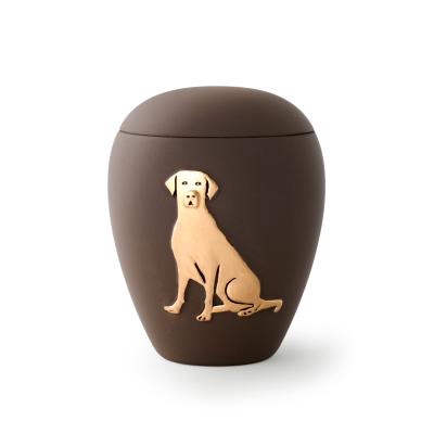 Tierurne aus Keramik mit gold. Hunderelief in Chocolate