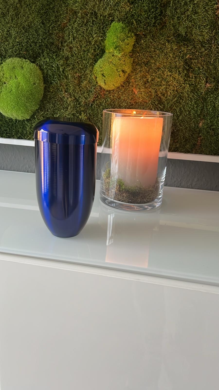 Tierurne aus Kupfer in Kobaltblau