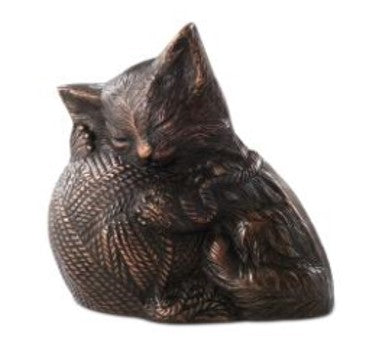 Tierurne aus massivem Metall in Katzenform mit Wollknäuel 0,6 Liter