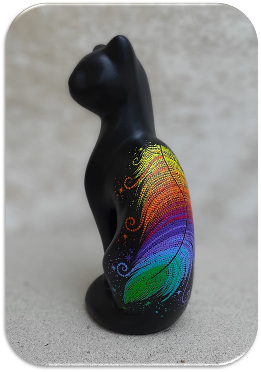 Tierurne Katze mit Regenbogenfeder