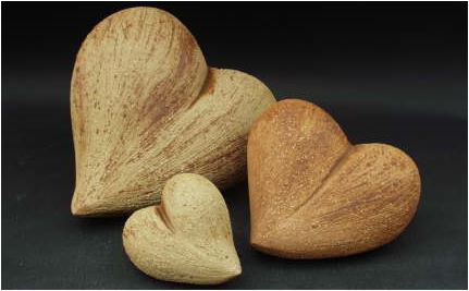 Tierurne in Herzform holzfarben